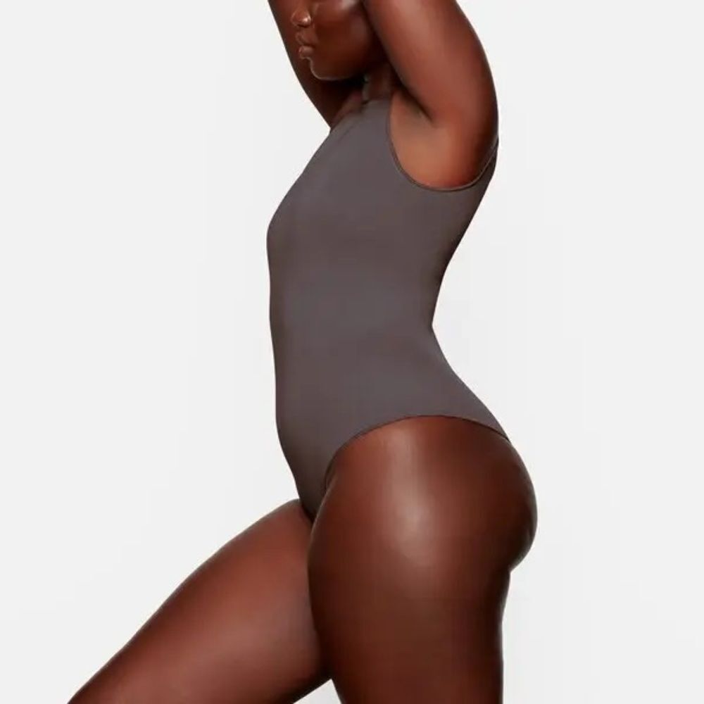 Essential crew neck sleeves body - Picture 3 of 3